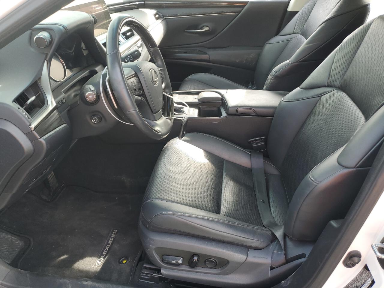 2019 Lexus ES - Image 7