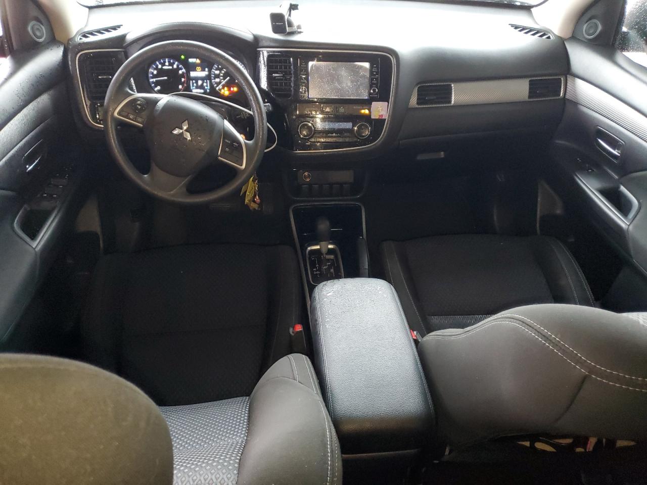 2018 Mitsubishi Outlander - Image 8