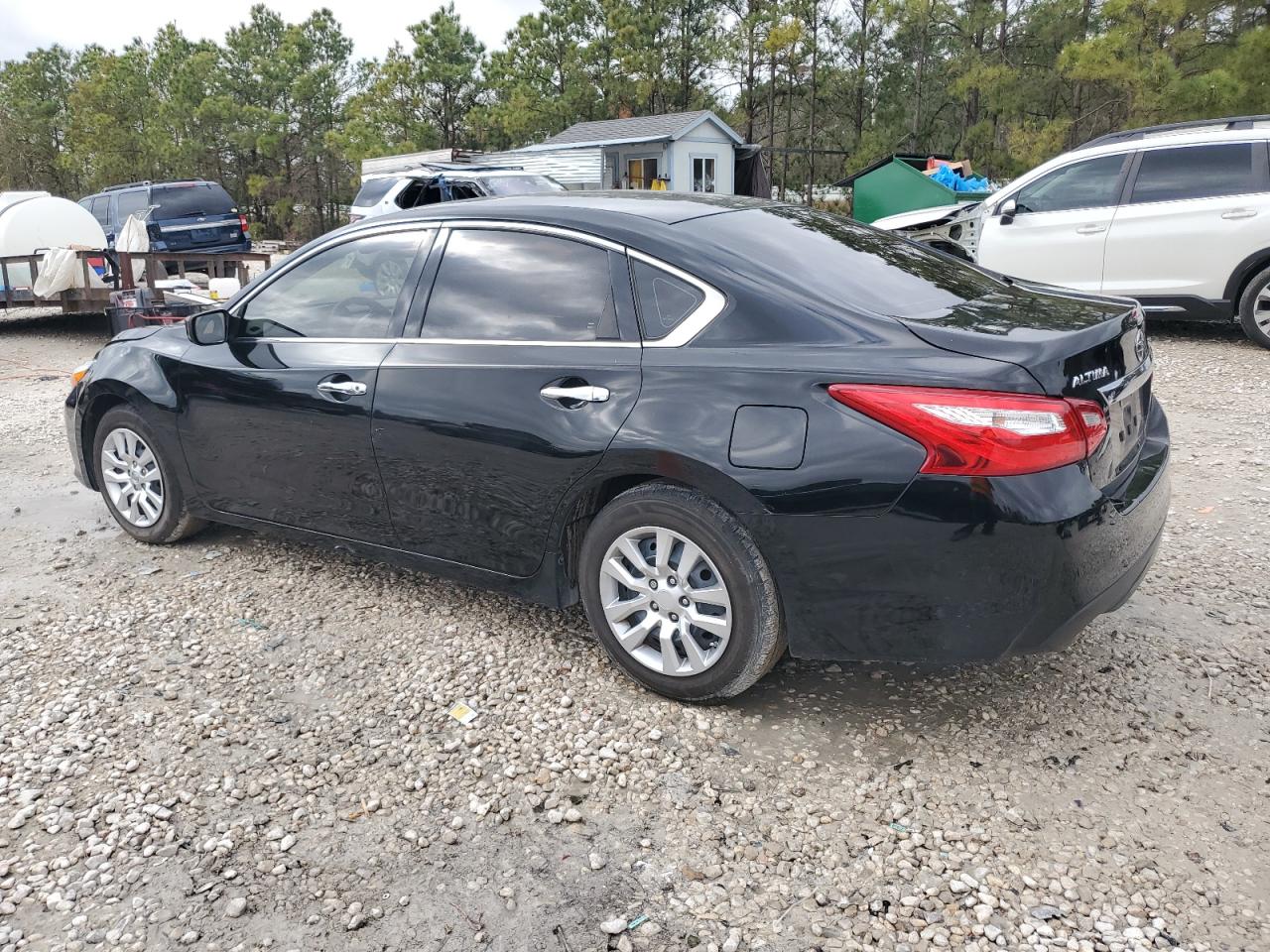 2016 Nissan Altima - Image 2