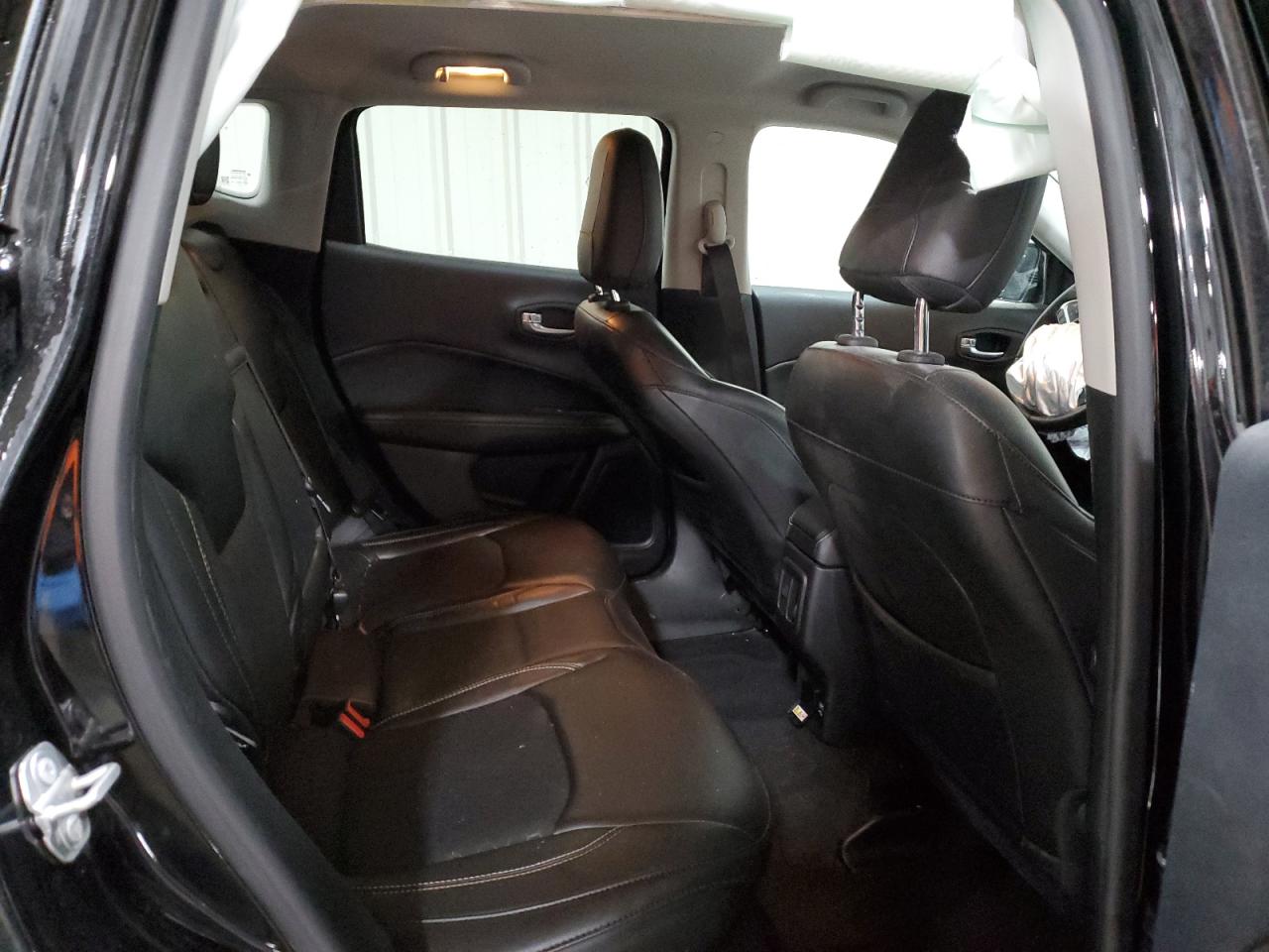 2018 Jeep Compass - Image 11