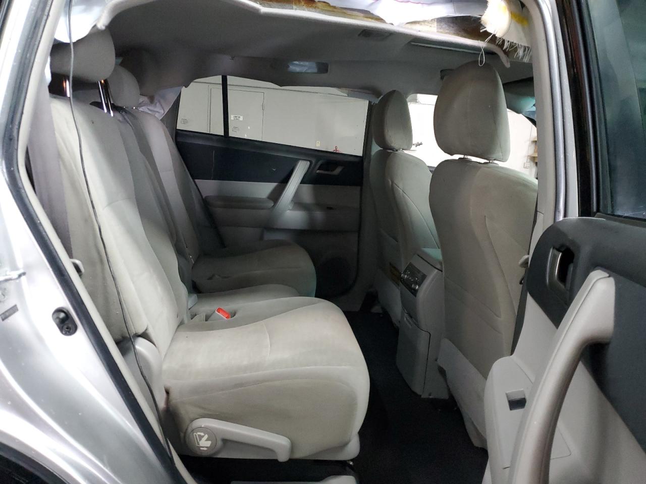 2013 Toyota Highlander - Image 11