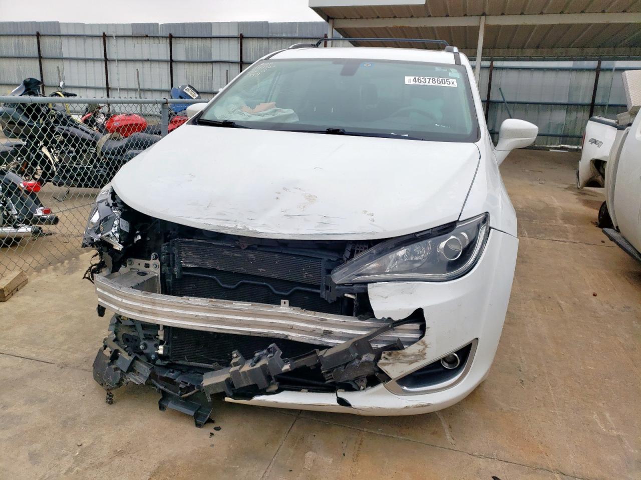 2017 Chrysler Pacifica - Image 5