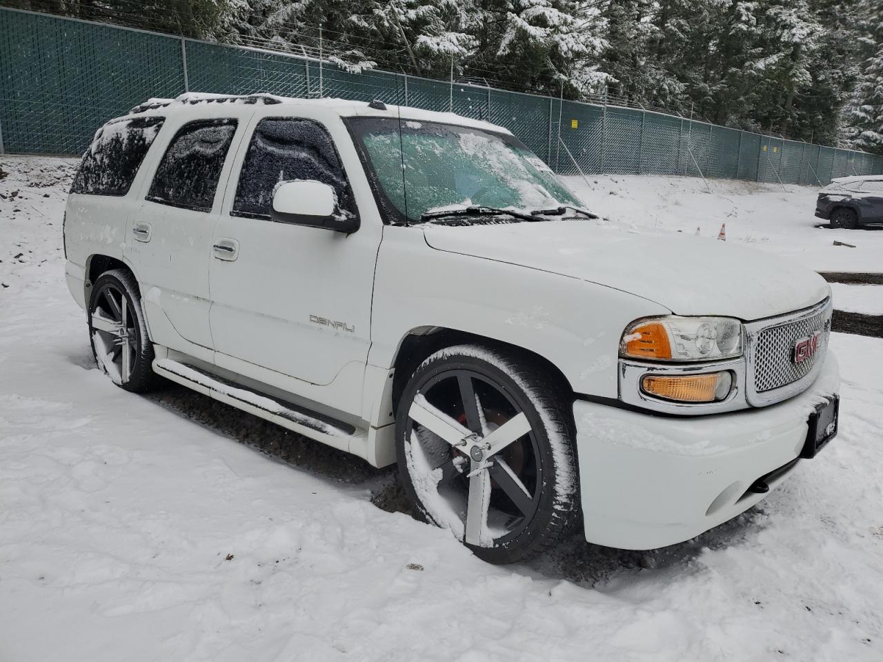 2005 GMC Yukon - Image 4