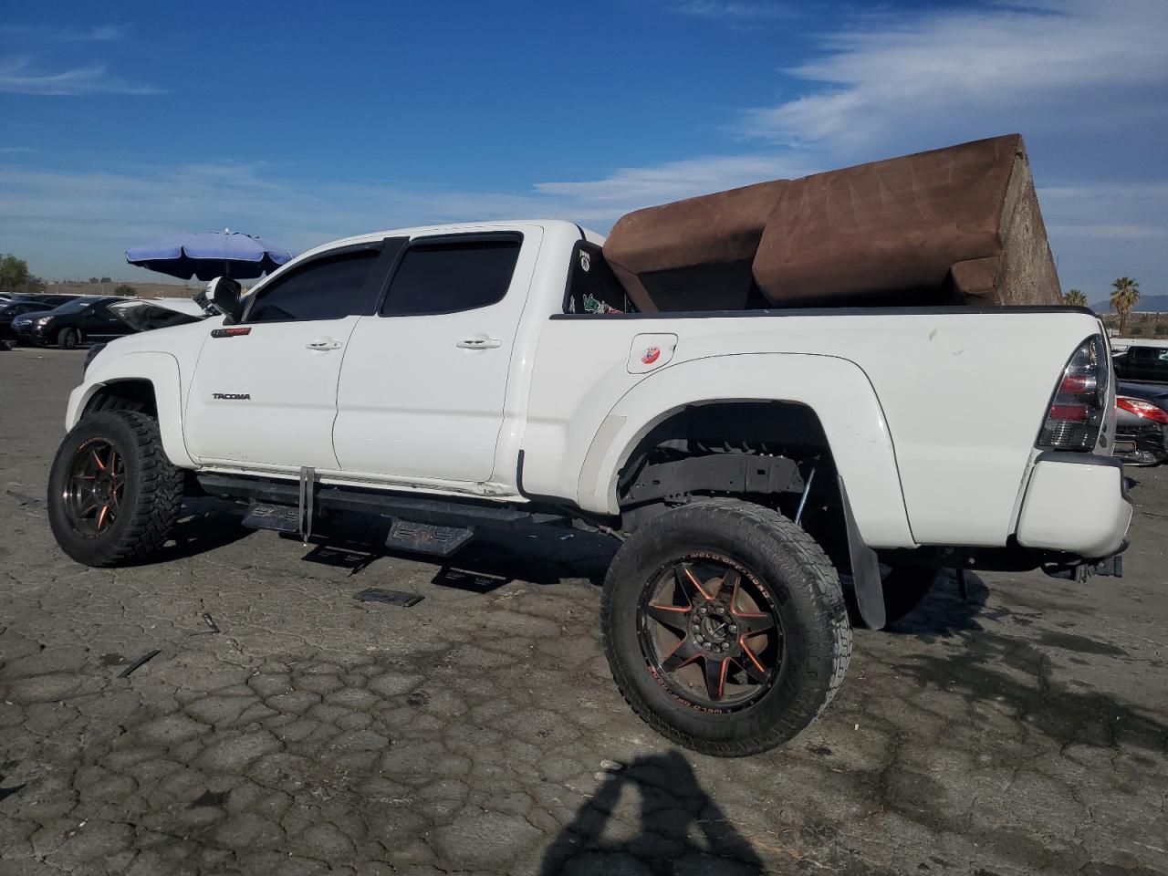 2015 Toyota Tacoma - Image 2