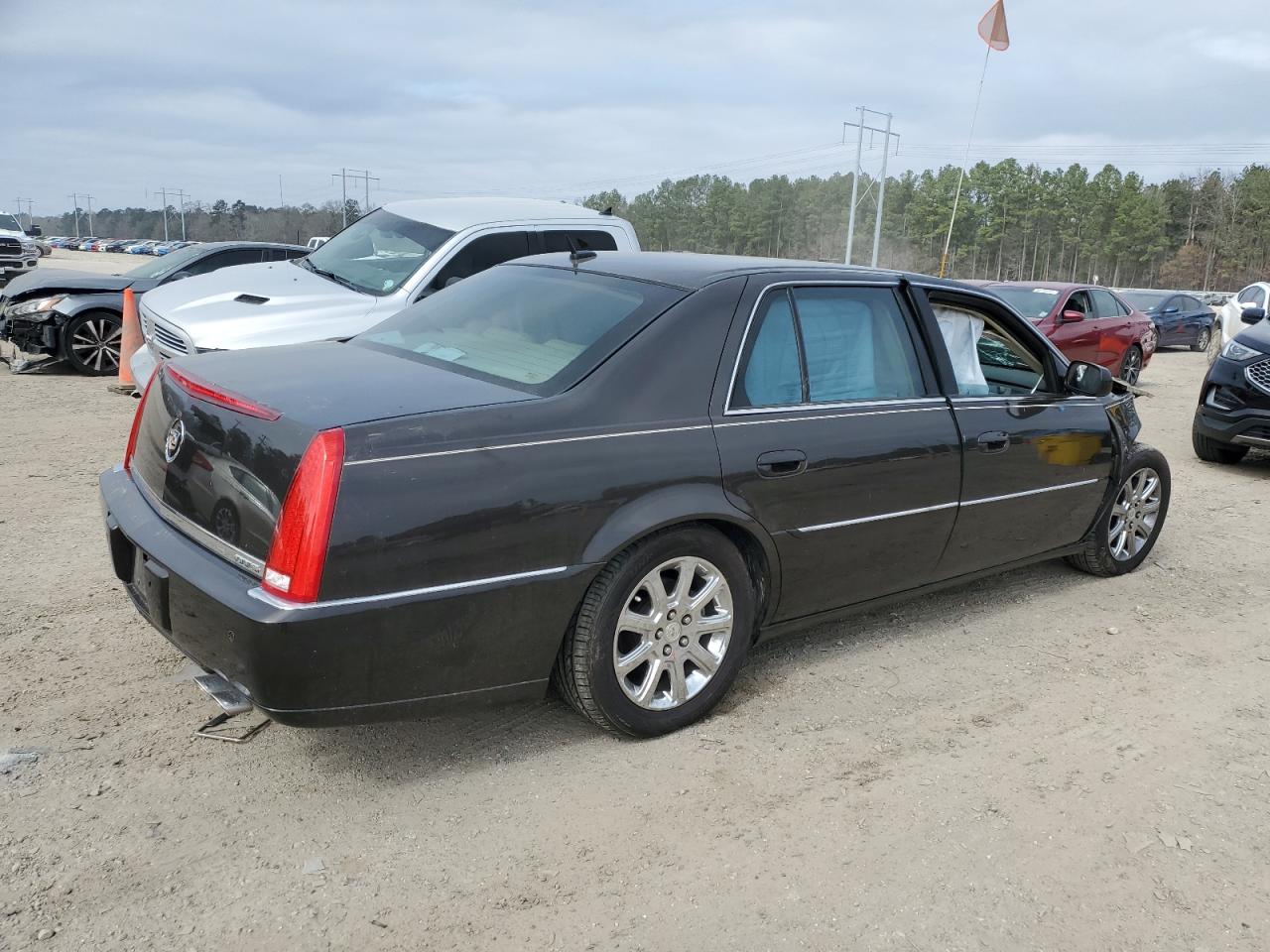 2008 Cadillac DTS - Image 3