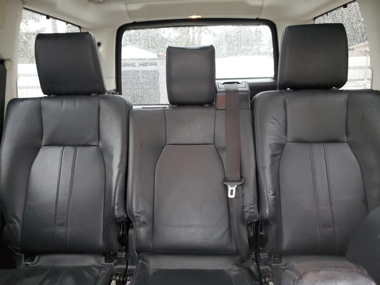 2013 Land Rover LR4 - Image 10