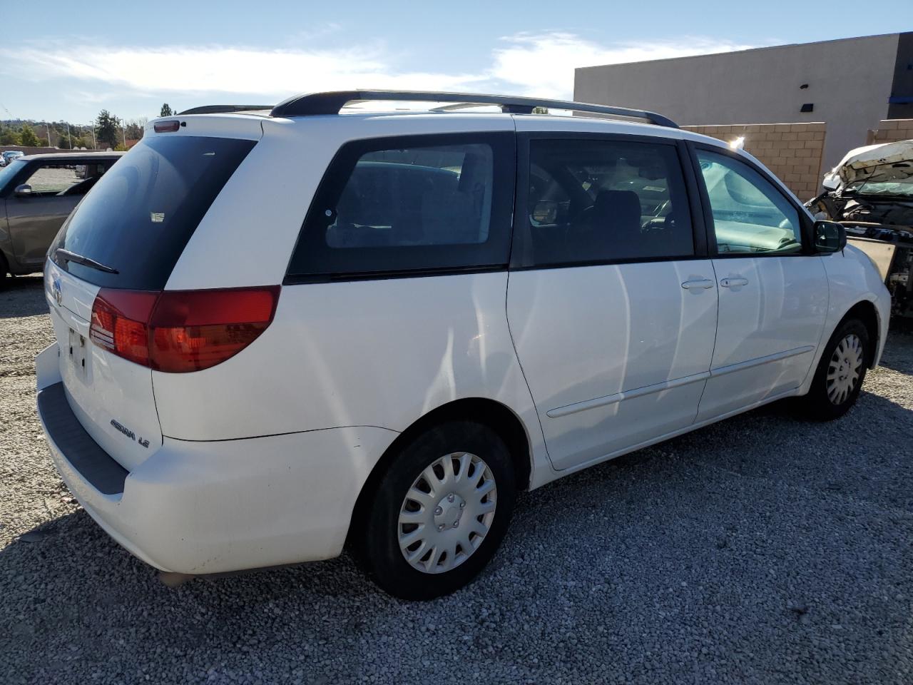 2004 Toyota Sienna - Image 3