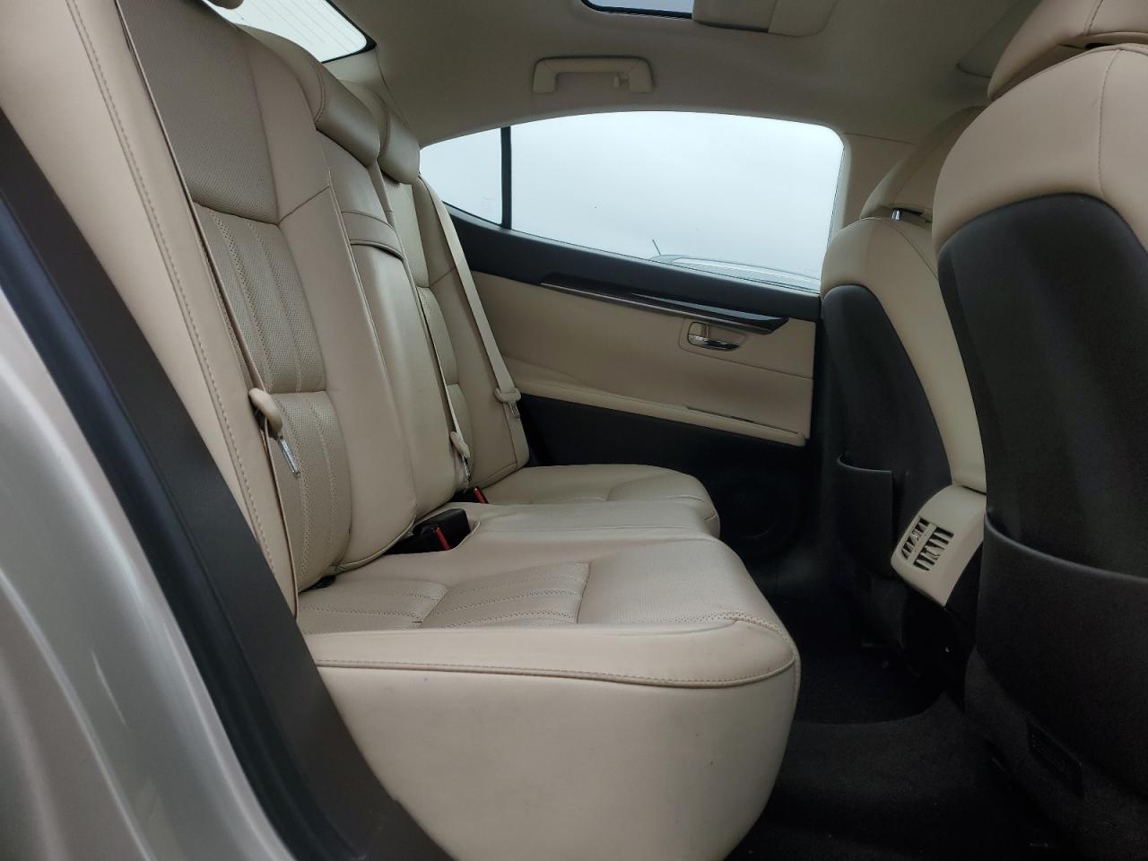 2017 Lexus ES - Image 10