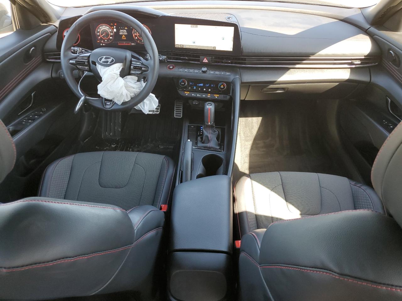 2024 Hyundai Elantra - Image 8
