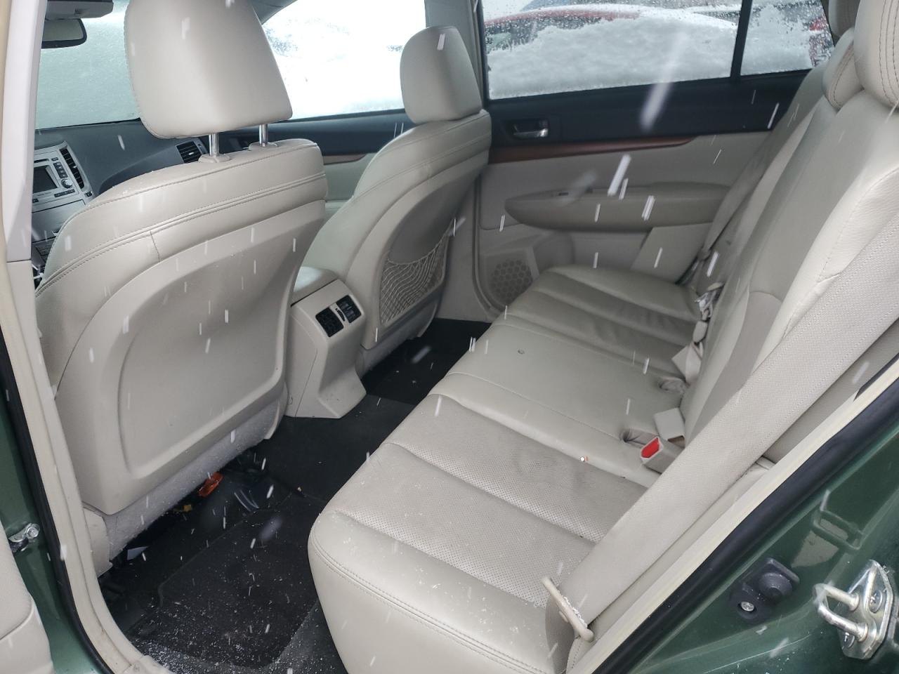 2013 Subaru Outback - Image 10