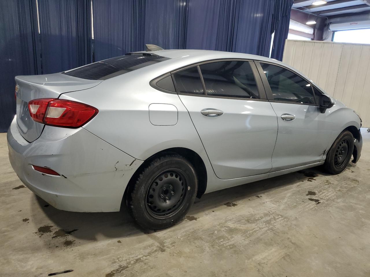 2018 Chevrolet Cruze - Image 3