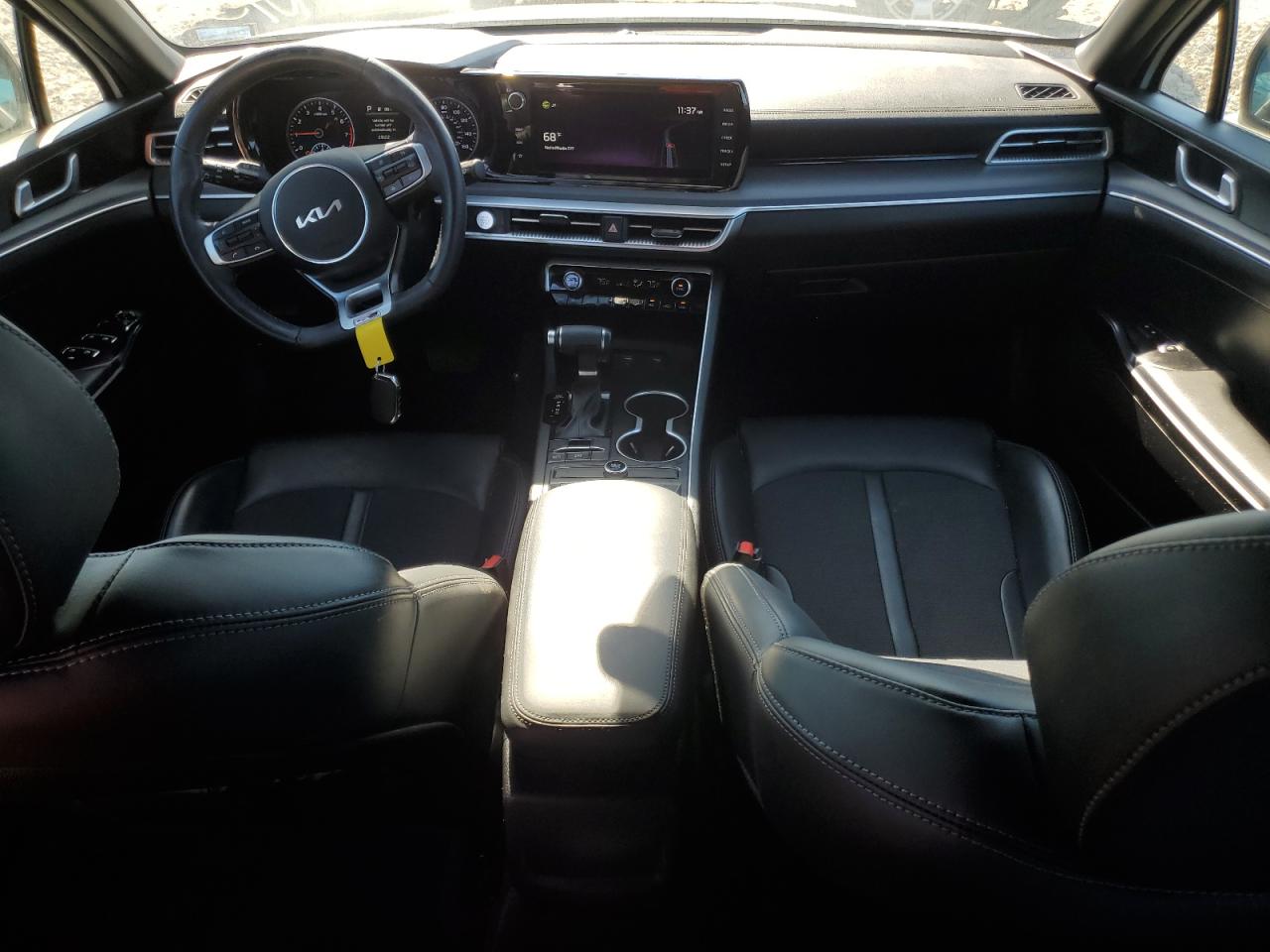 2022 Kia K5 - Image 8