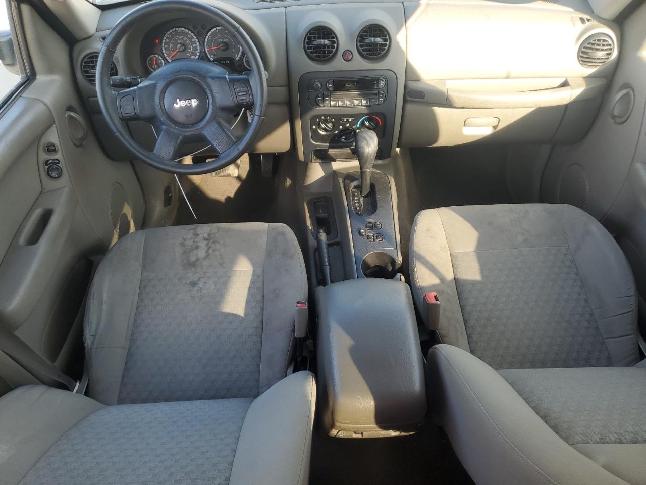 2007 Jeep Liberty (North America) - Image 8