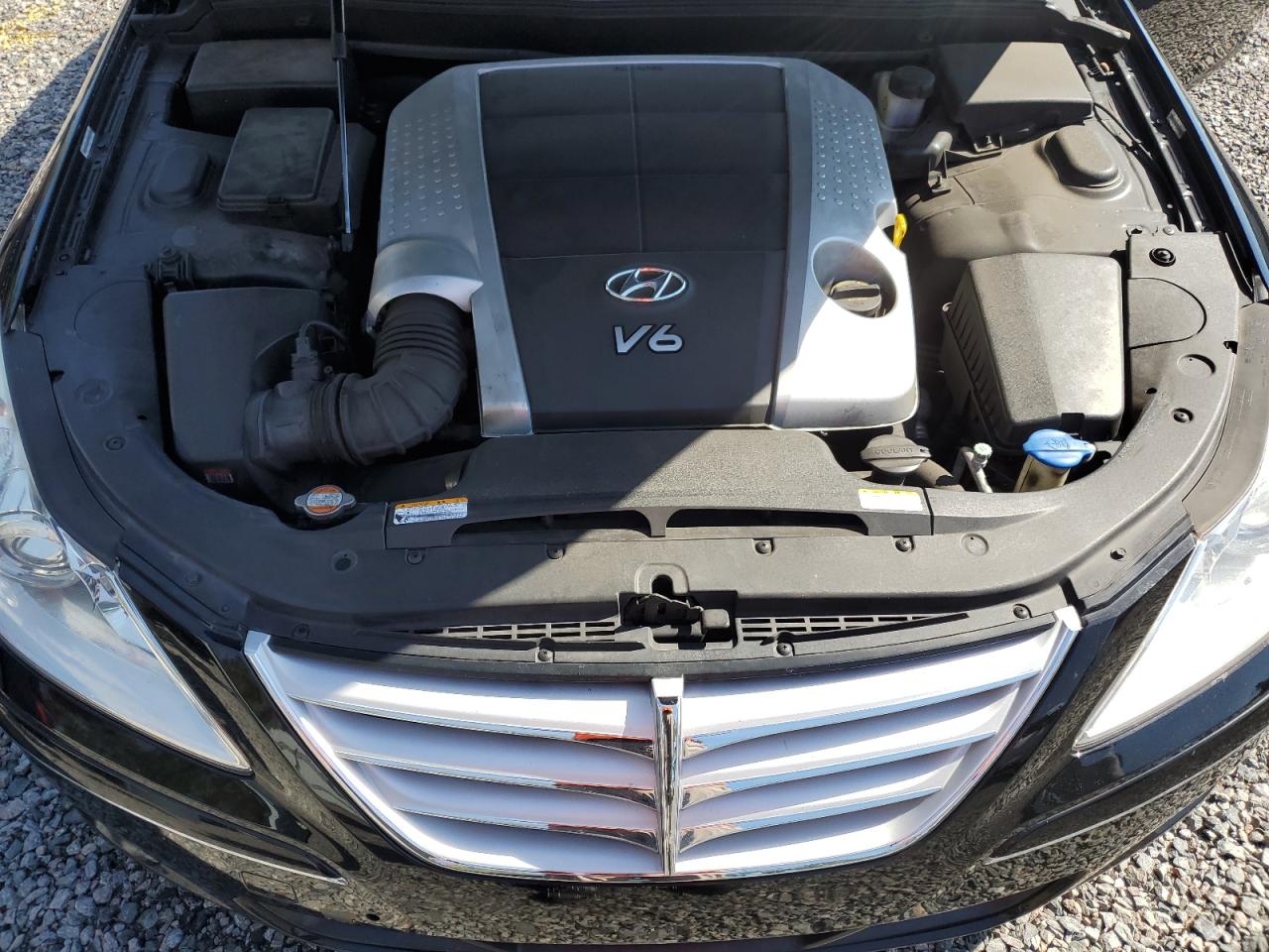 2010 Hyundai Genesis - Image 11