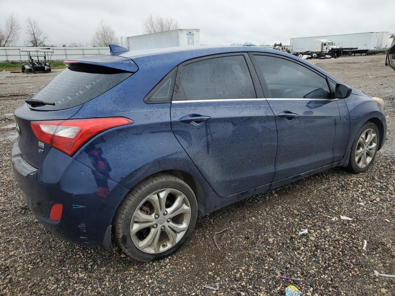 2013 Hyundai Elantra - Image 3