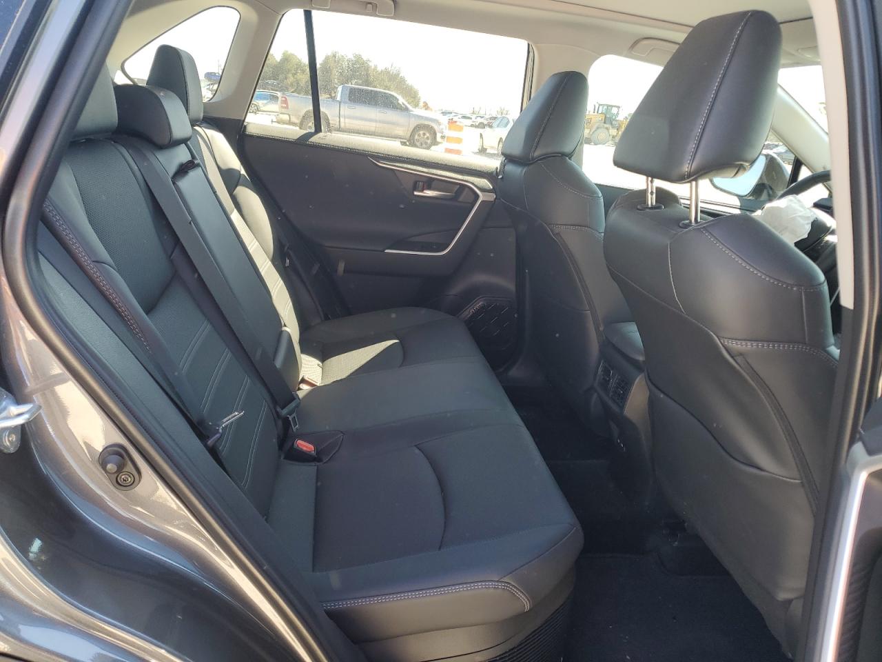 2024 Toyota RAV 4 - Image 11