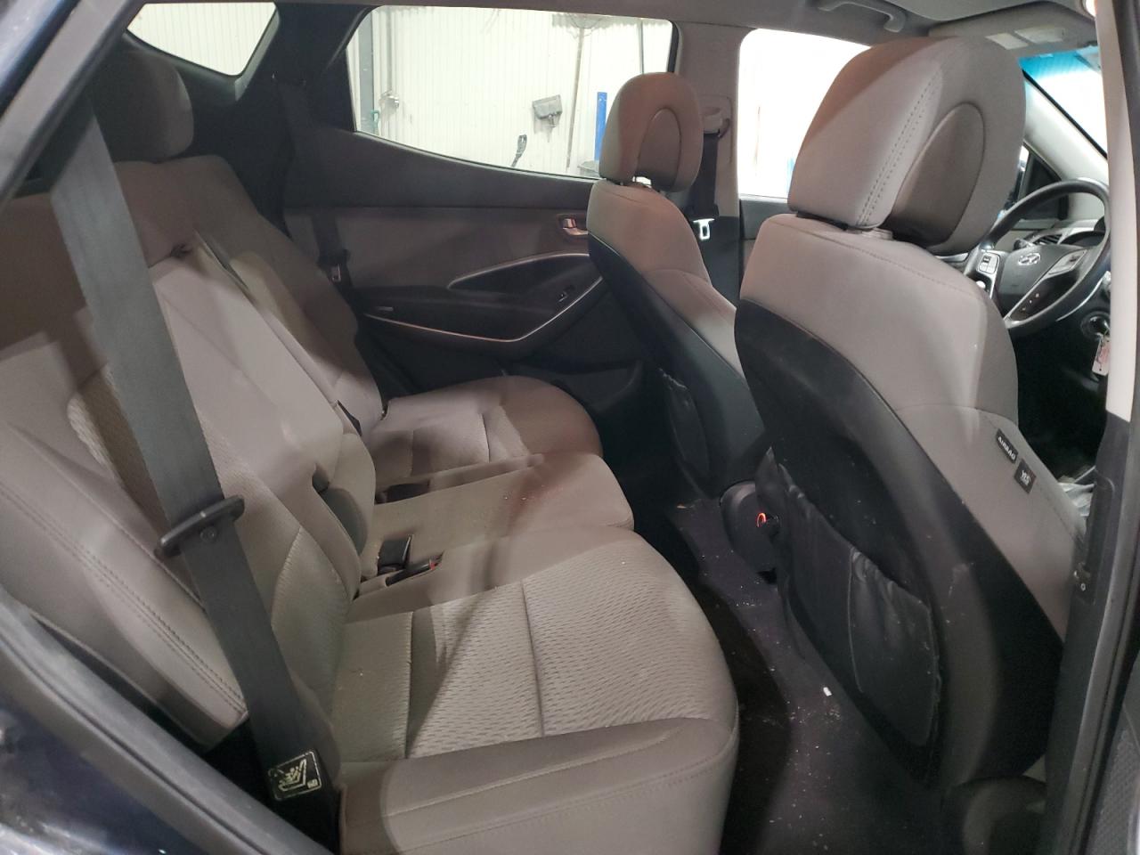 2016 Hyundai Santa Fe - Image 11