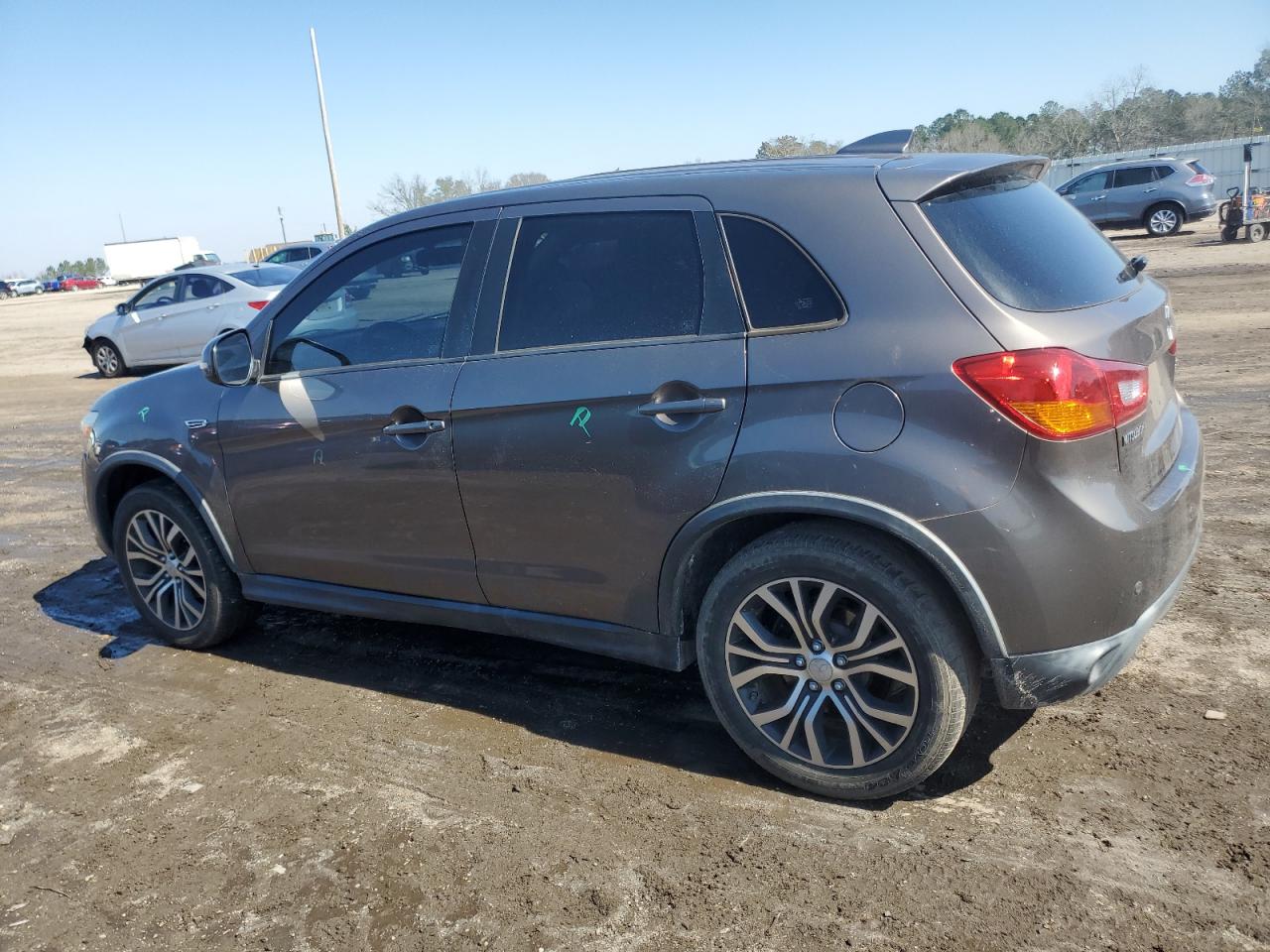 2017 Mitsubishi Outlander - Image 2