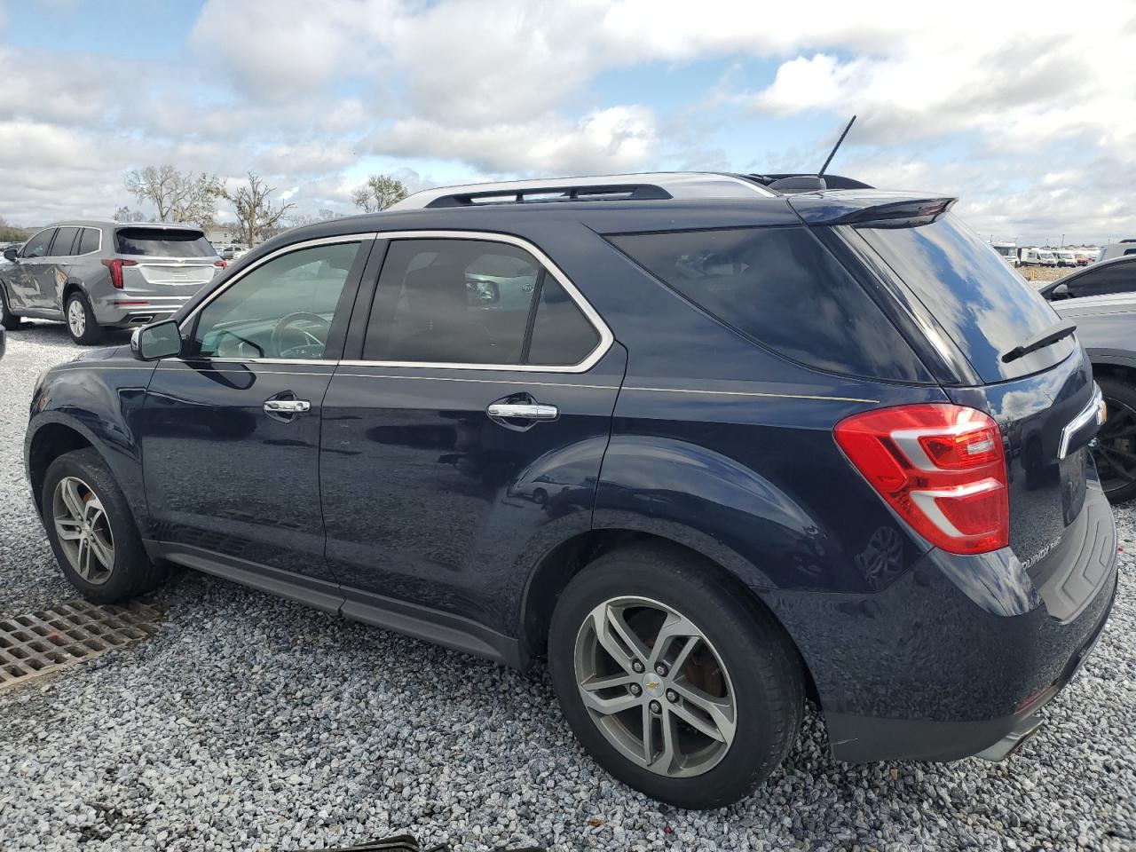 2017 Chevrolet Equinox - Image 2
