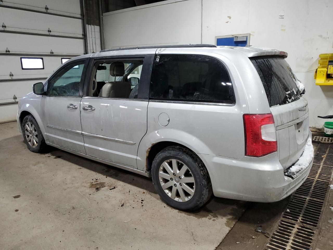 2011 Chrysler Town & Country - Image 2