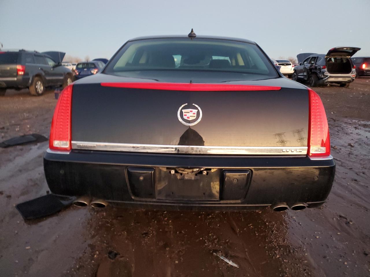 2011 Cadillac DTS - Image 6