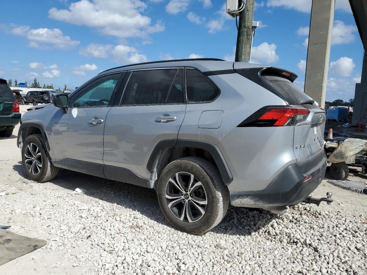 2019 Toyota RAV 4 - Image 2