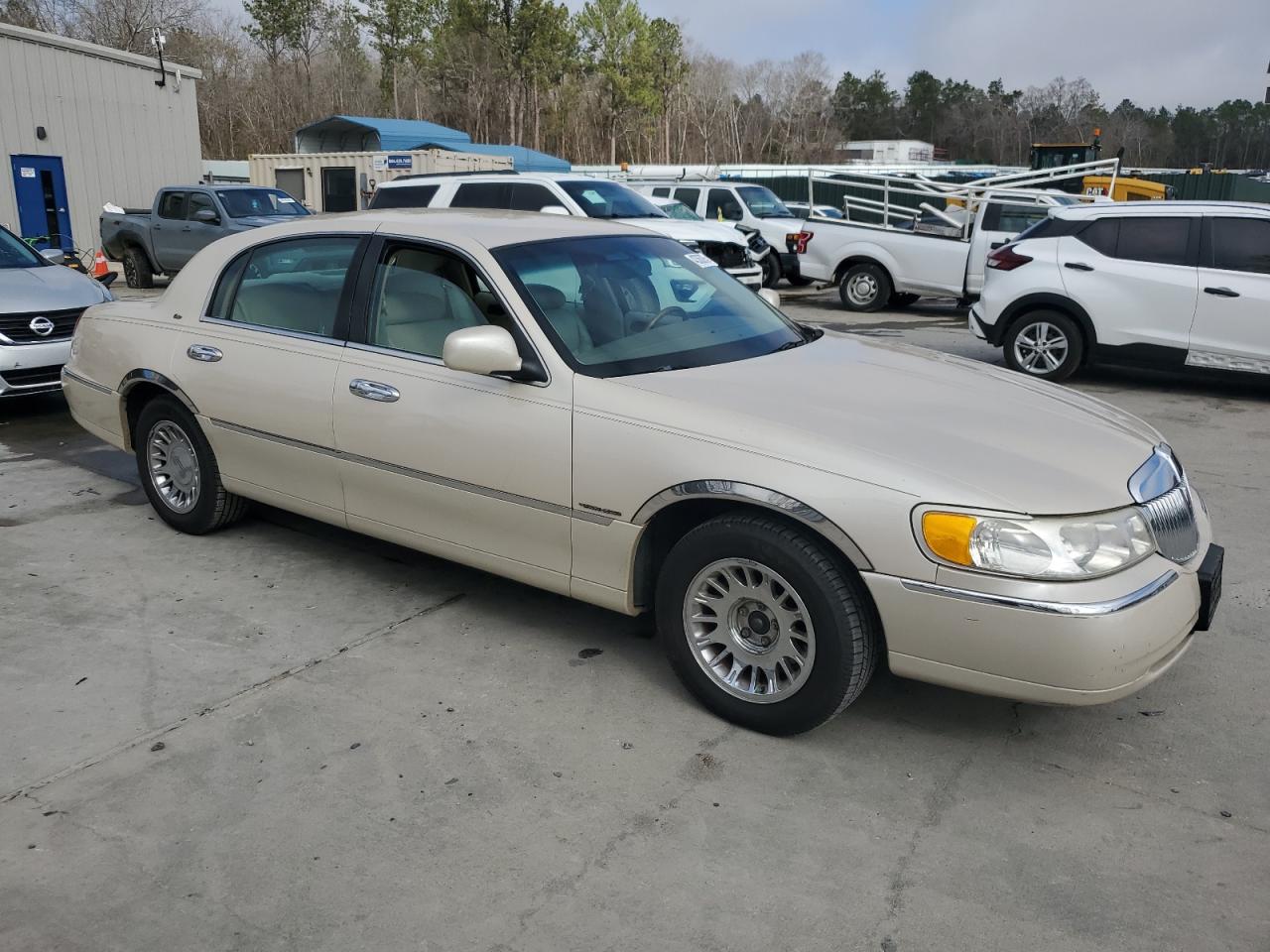 2000 Lincoln Town Car - Image 4