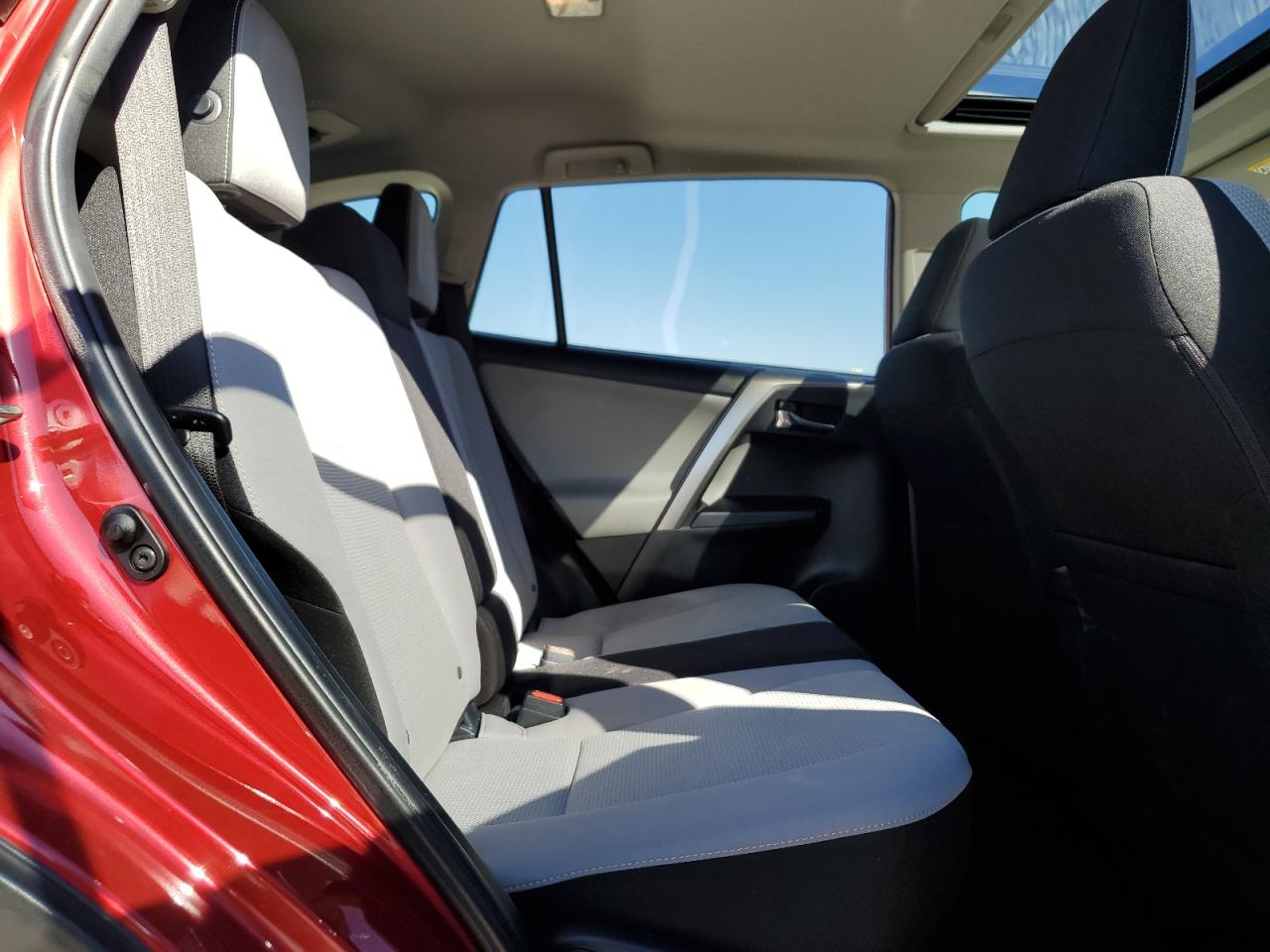 2017 Toyota RAV 4 - Image 11