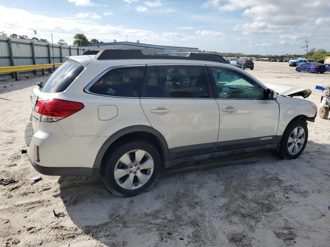 2010 Subaru Outback - Image 3