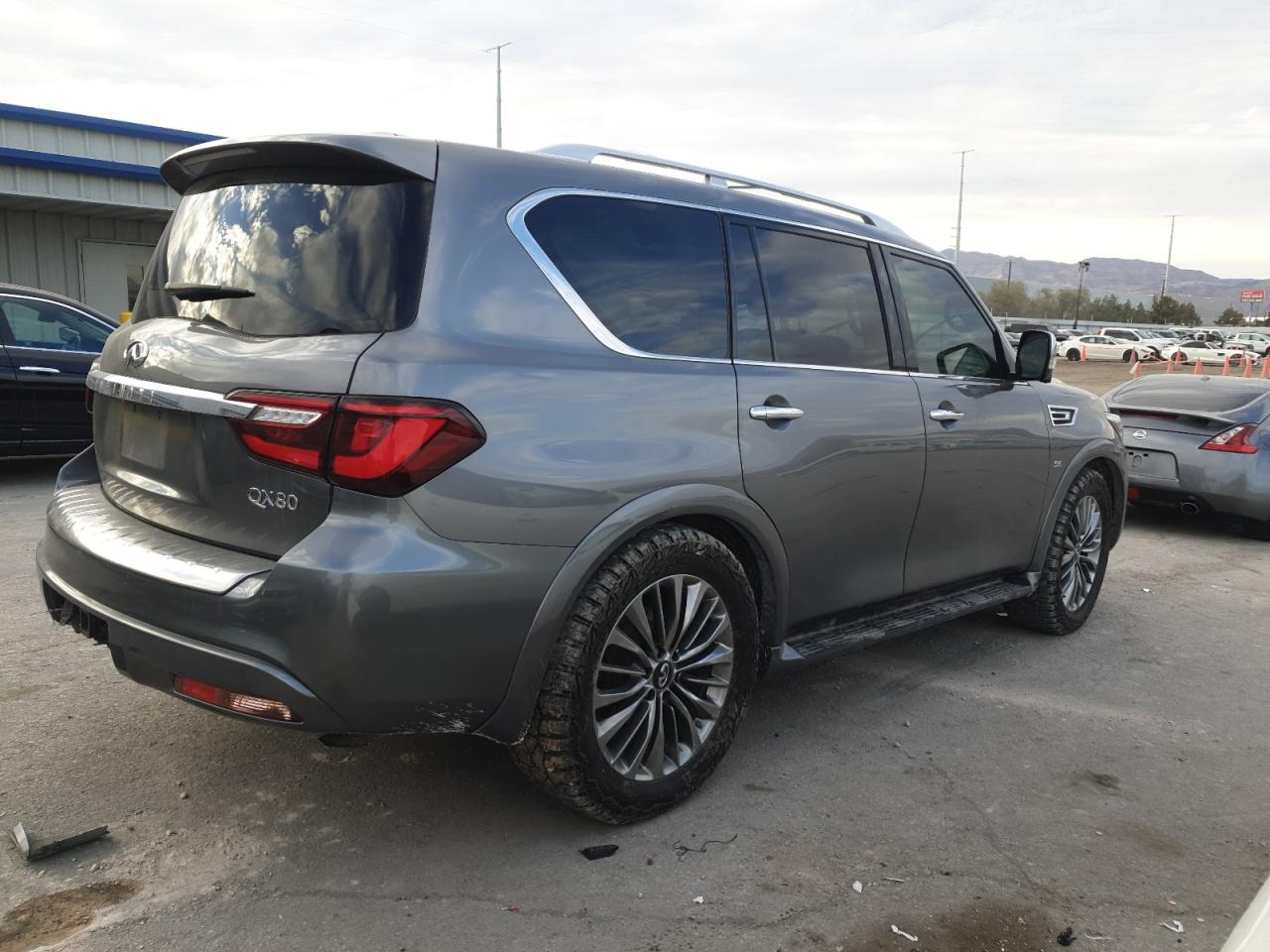 2018 Infiniti QX80 - Image 3