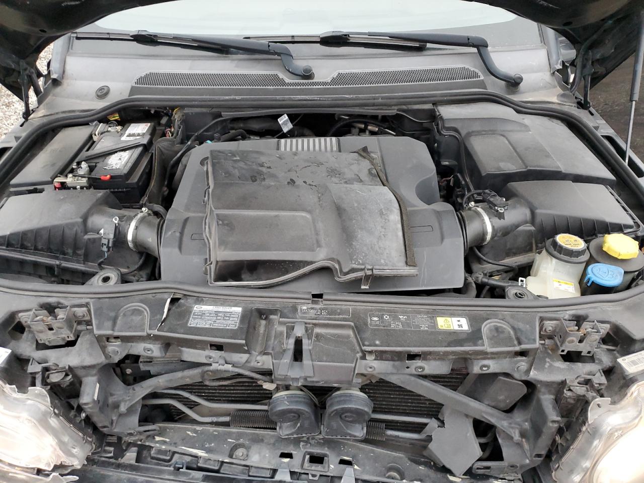 2013 Land Rover LR4 - Image 12