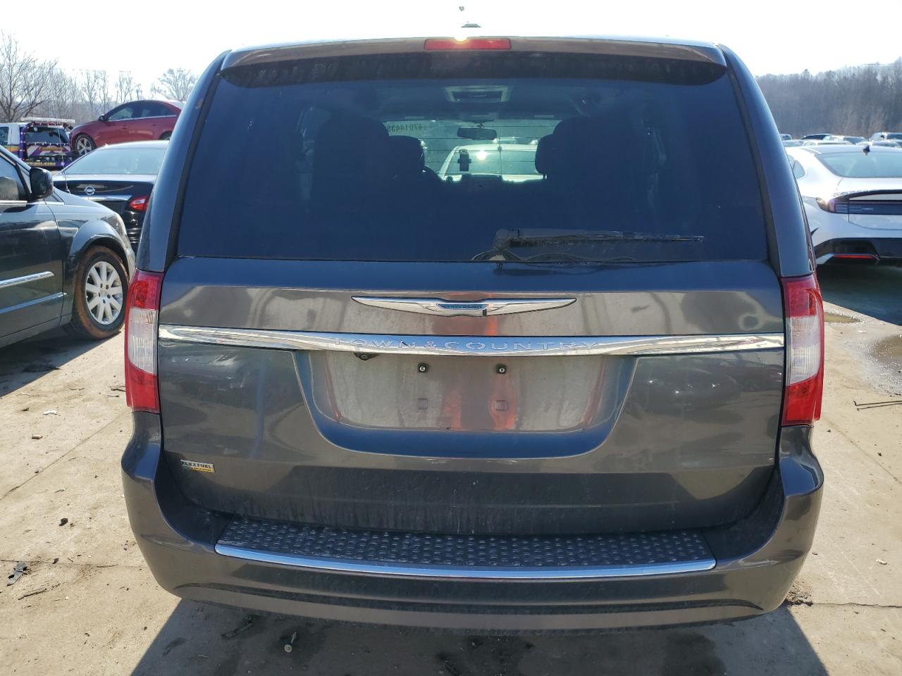 2016 Chrysler Town & Country - Image 6