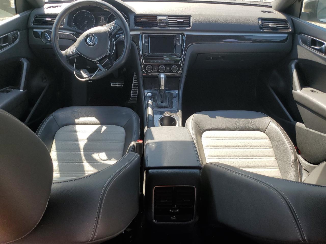 2018 Volkswagen Passat - Image 8