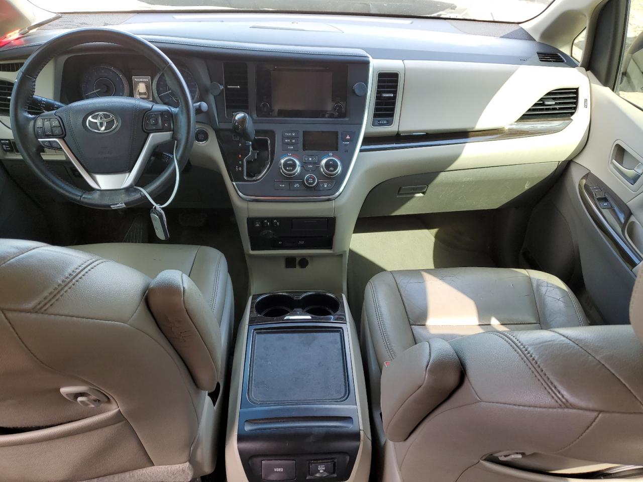2015 Toyota Sienna - Image 8
