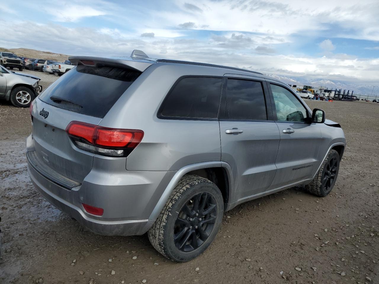 2018 Jeep Grand Cherokee - Image 3