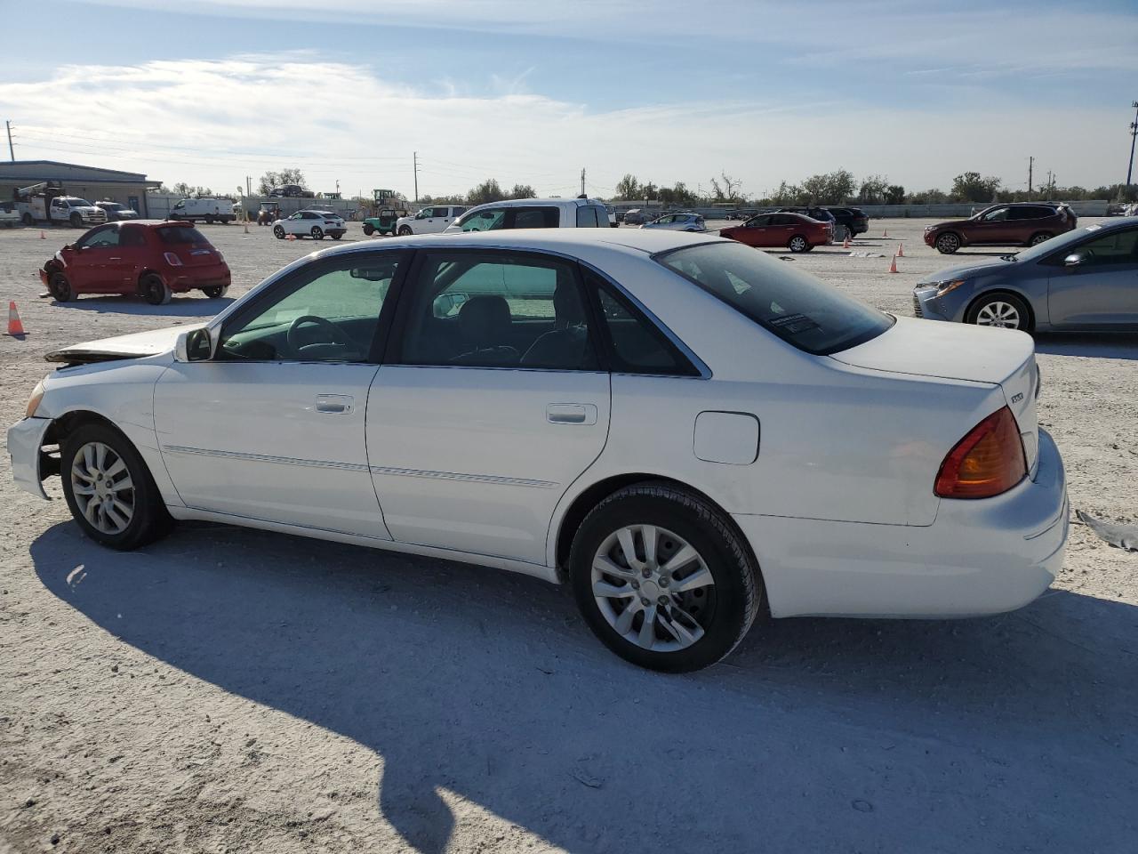 2000 Toyota Avalon - Image 2