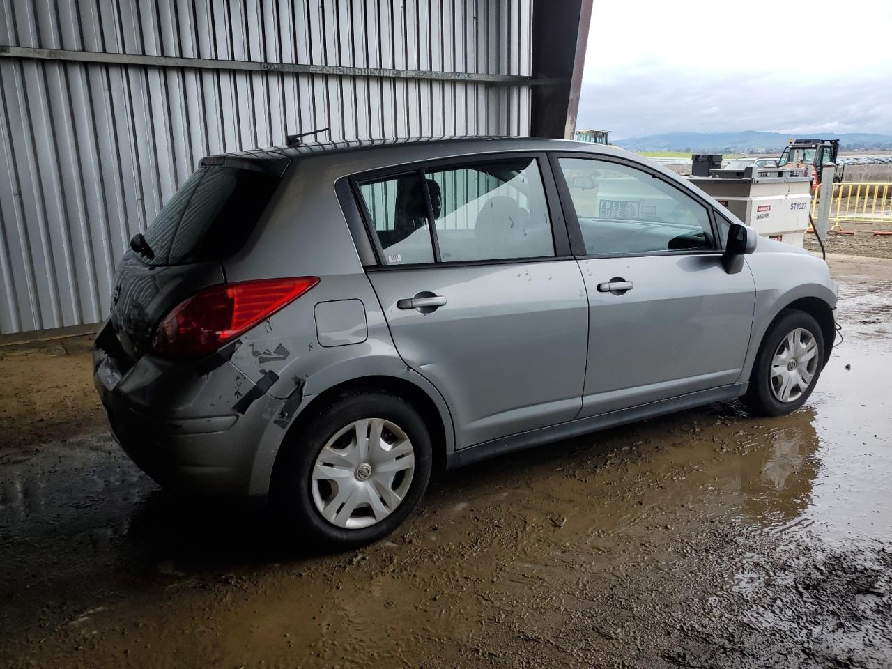 2011 Nissan Versa - Image 3