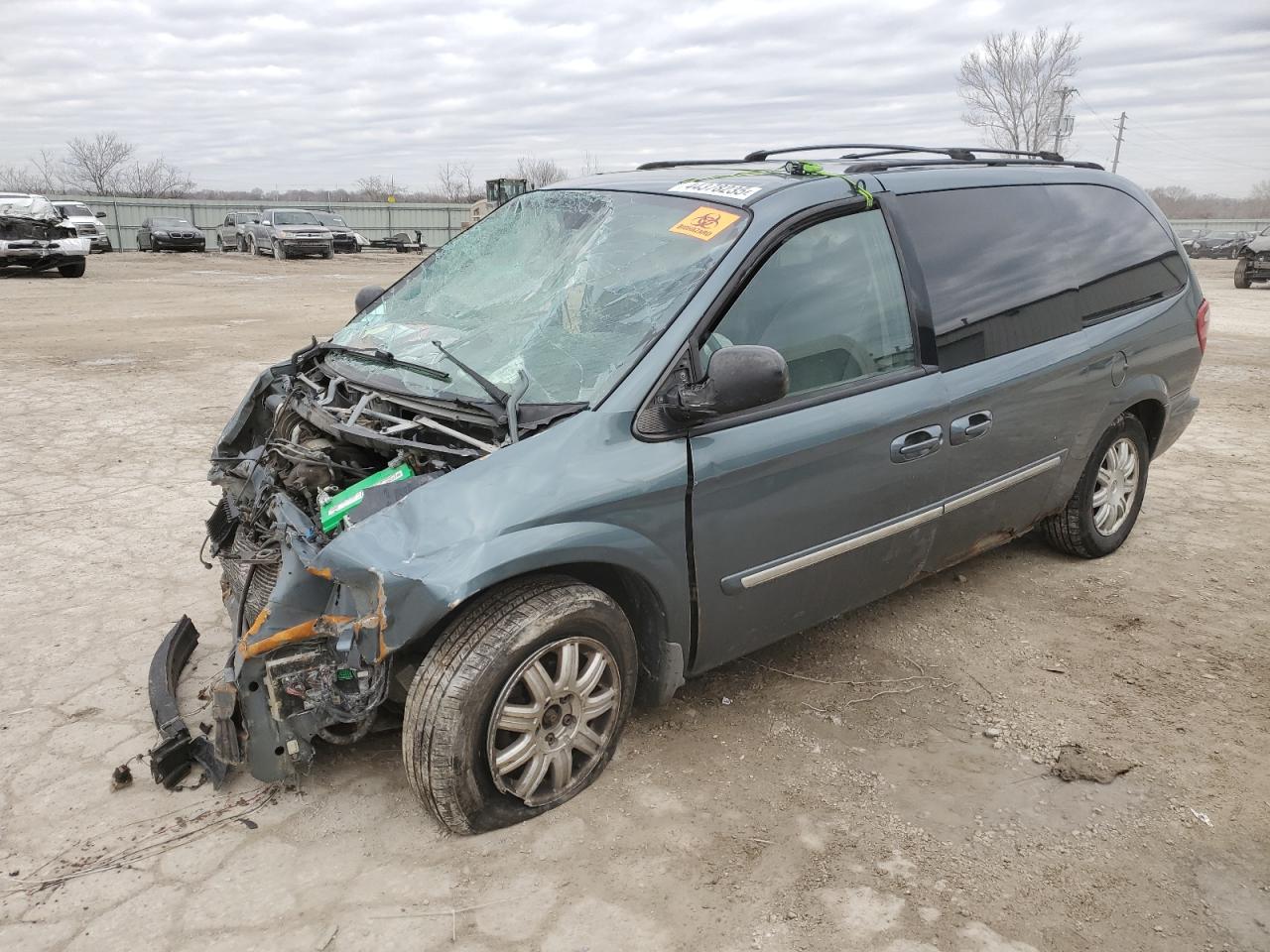 2007 Chrysler Town & Country Touring for Sale in Kansas City, KS - Front End