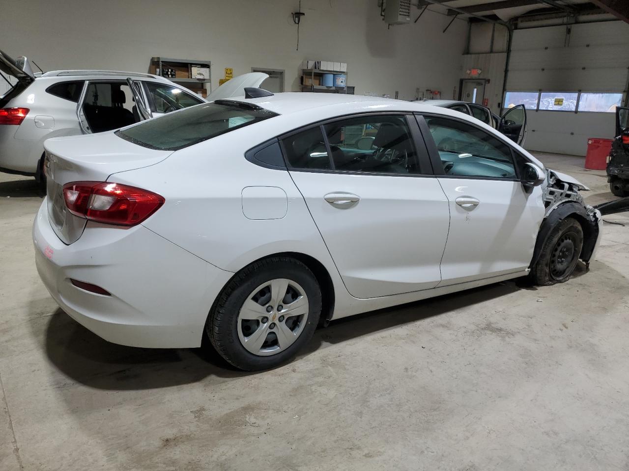 2018 Chevrolet Cruze - Image 3