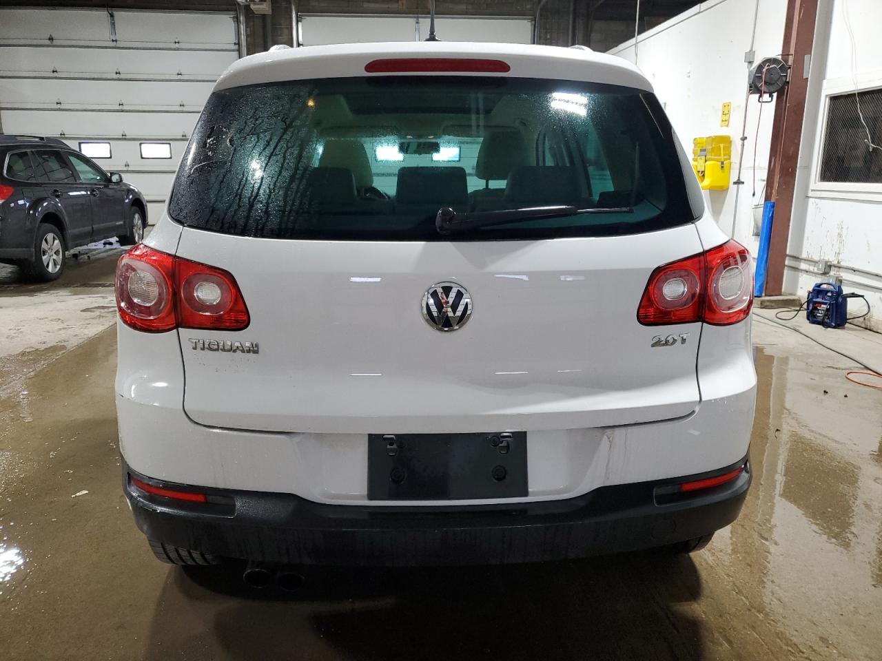2010 Volkswagen Tiguan - Image 6