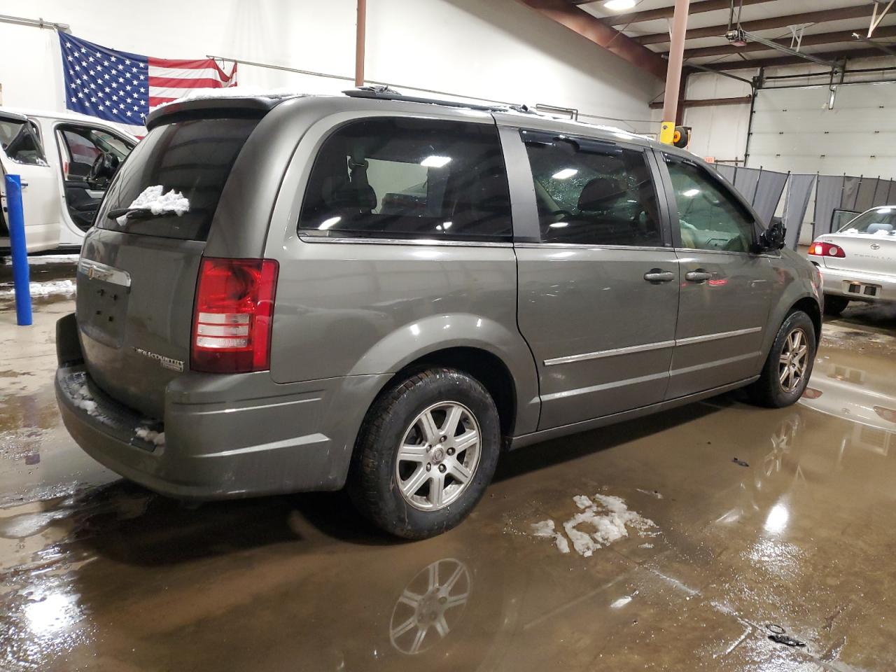 2010 Chrysler Town & Country - Image 3