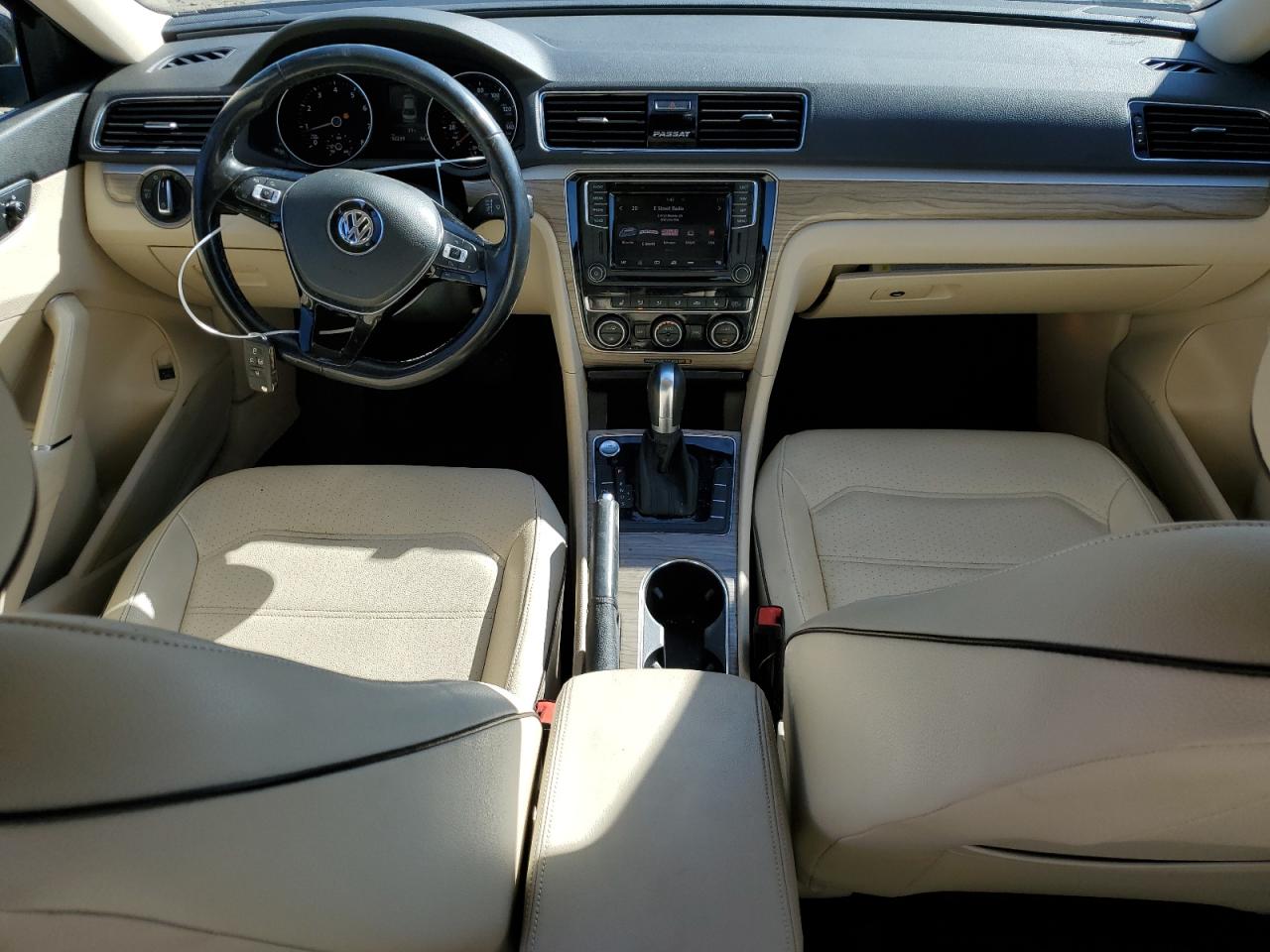2018 Volkswagen Passat - Image 8