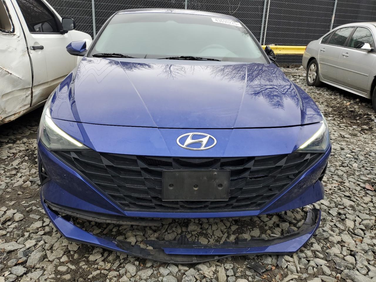 2022 Hyundai Elantra - Image 5