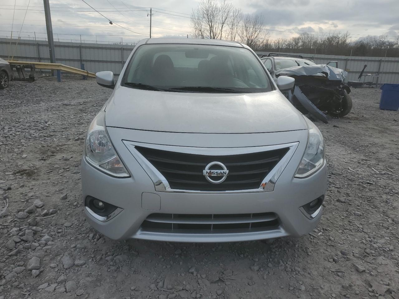 2019 Nissan Versa - Image 5
