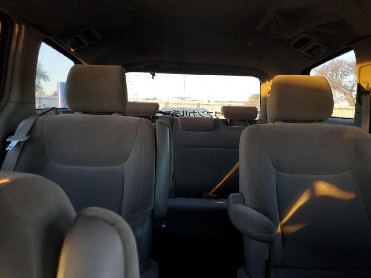 2004 Toyota Sienna - Image 10
