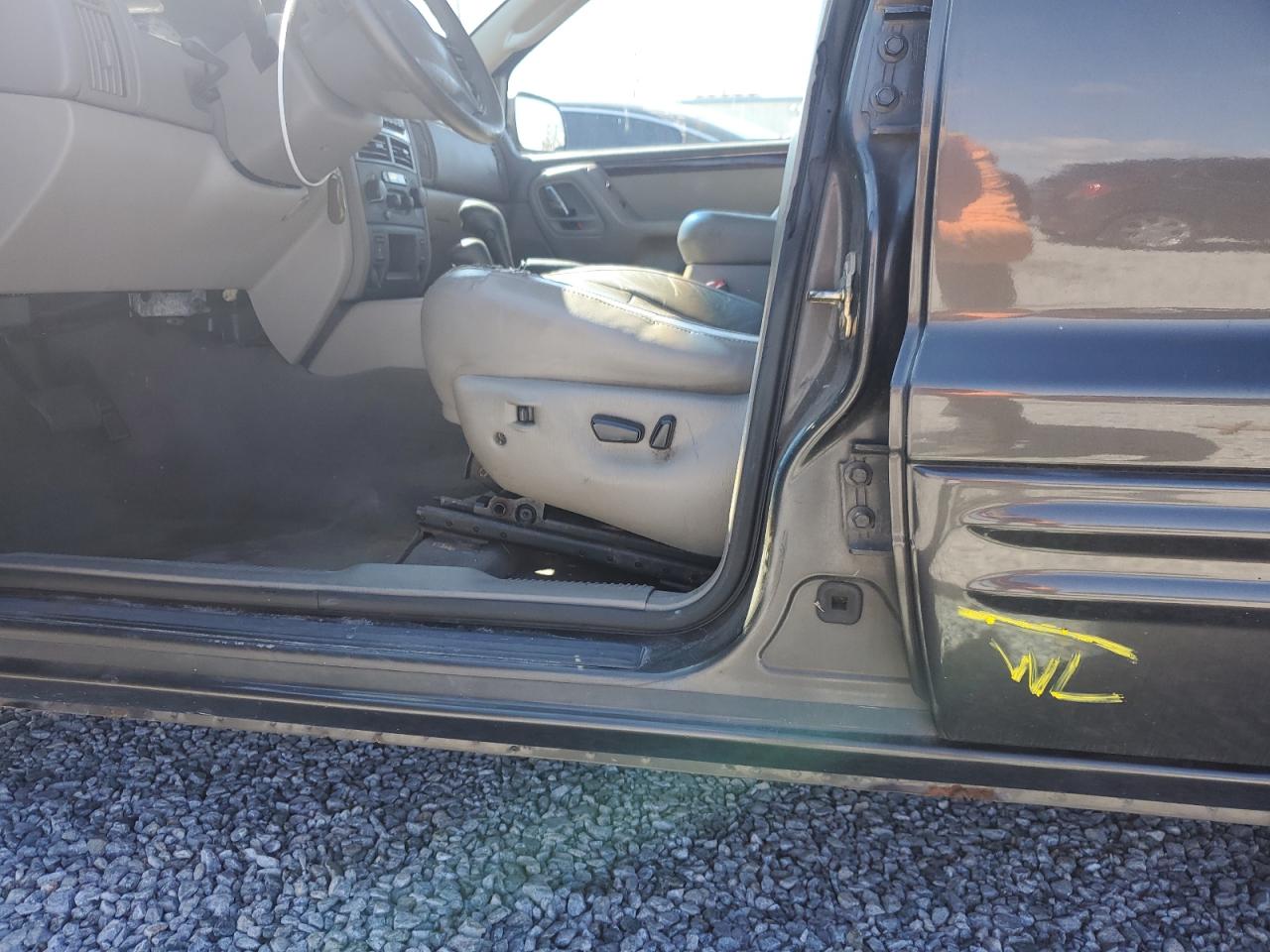 2004 Jeep Grand Cherokee - Image 13