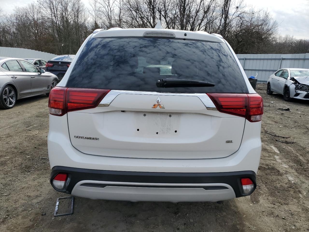 2020 Mitsubishi Outlander - Image 6