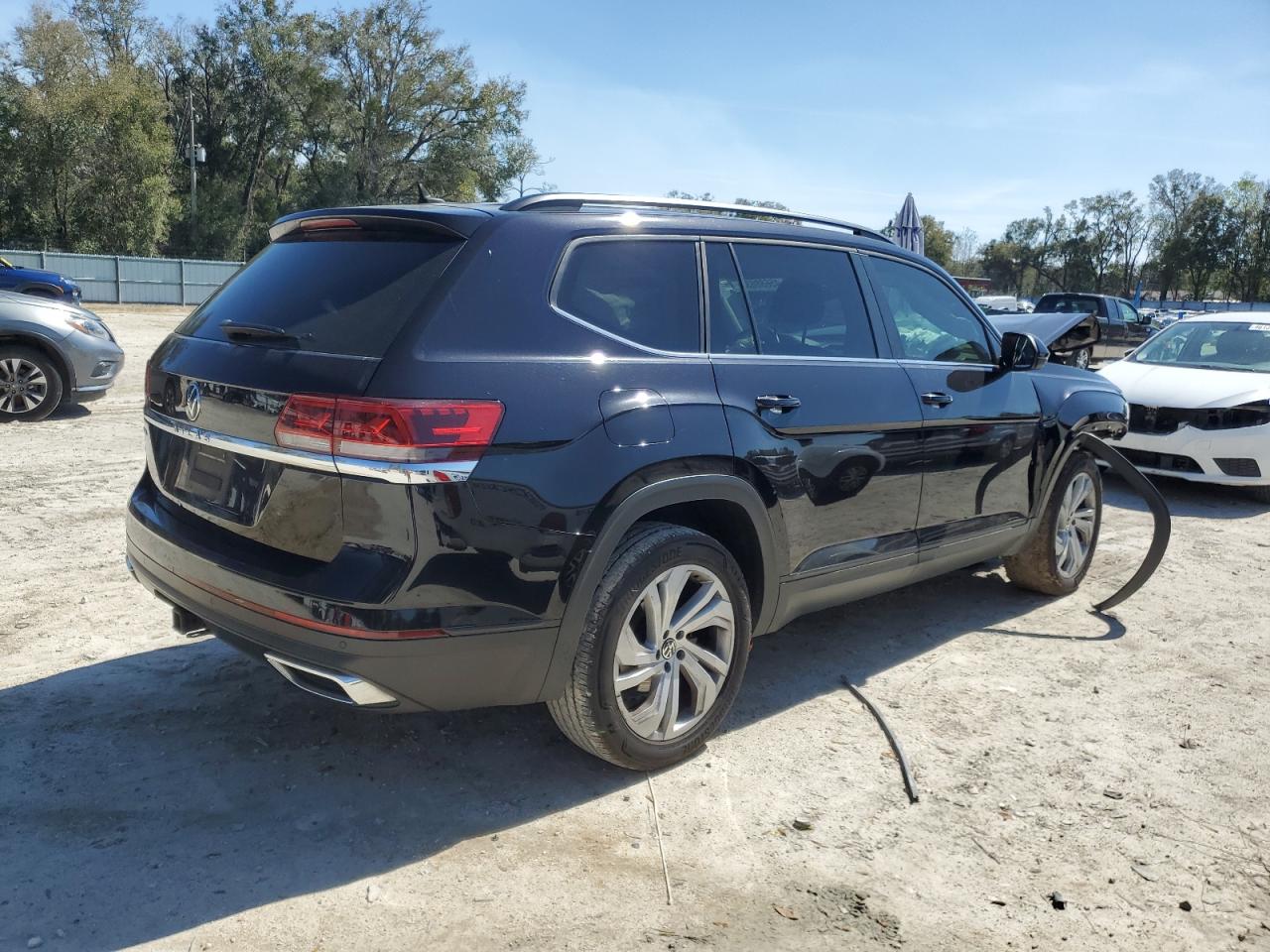2021 Volkswagen Atlas - Image 3