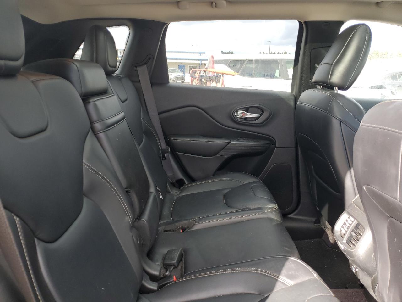 2016 Jeep Grand Cherokee - Image 11