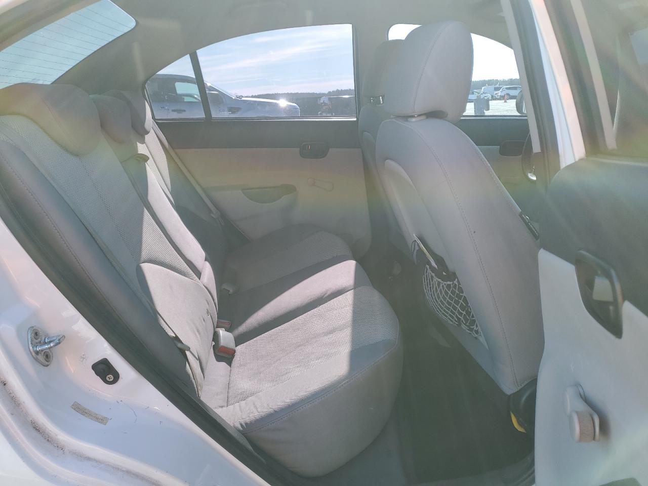 2010 Hyundai Accent - Image 10
